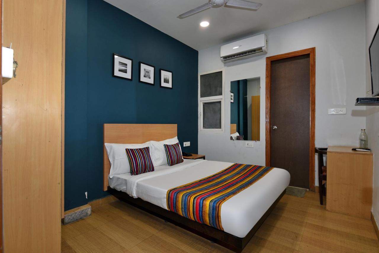 Silver Saffron Near Paschim Vihar Metro Station Hotel New Delhi