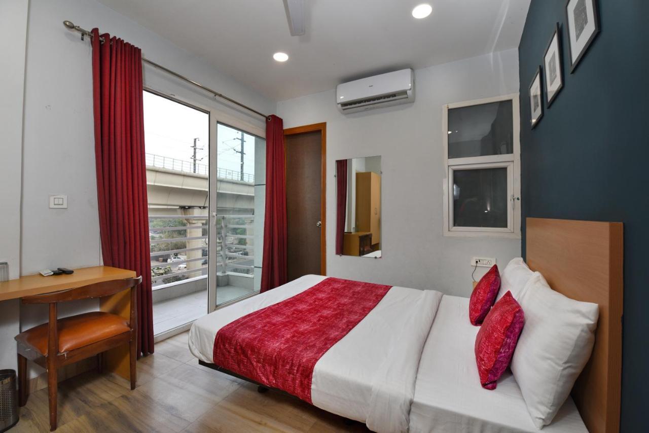 Silver Saffron Near Paschim Vihar Metro Station 3* New Delhi