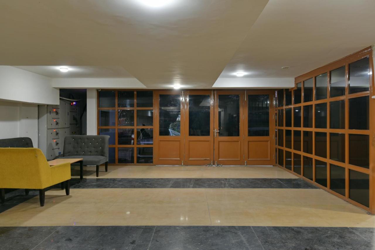Silver Saffron Near Paschim Vihar Metro Station 3* New Delhi