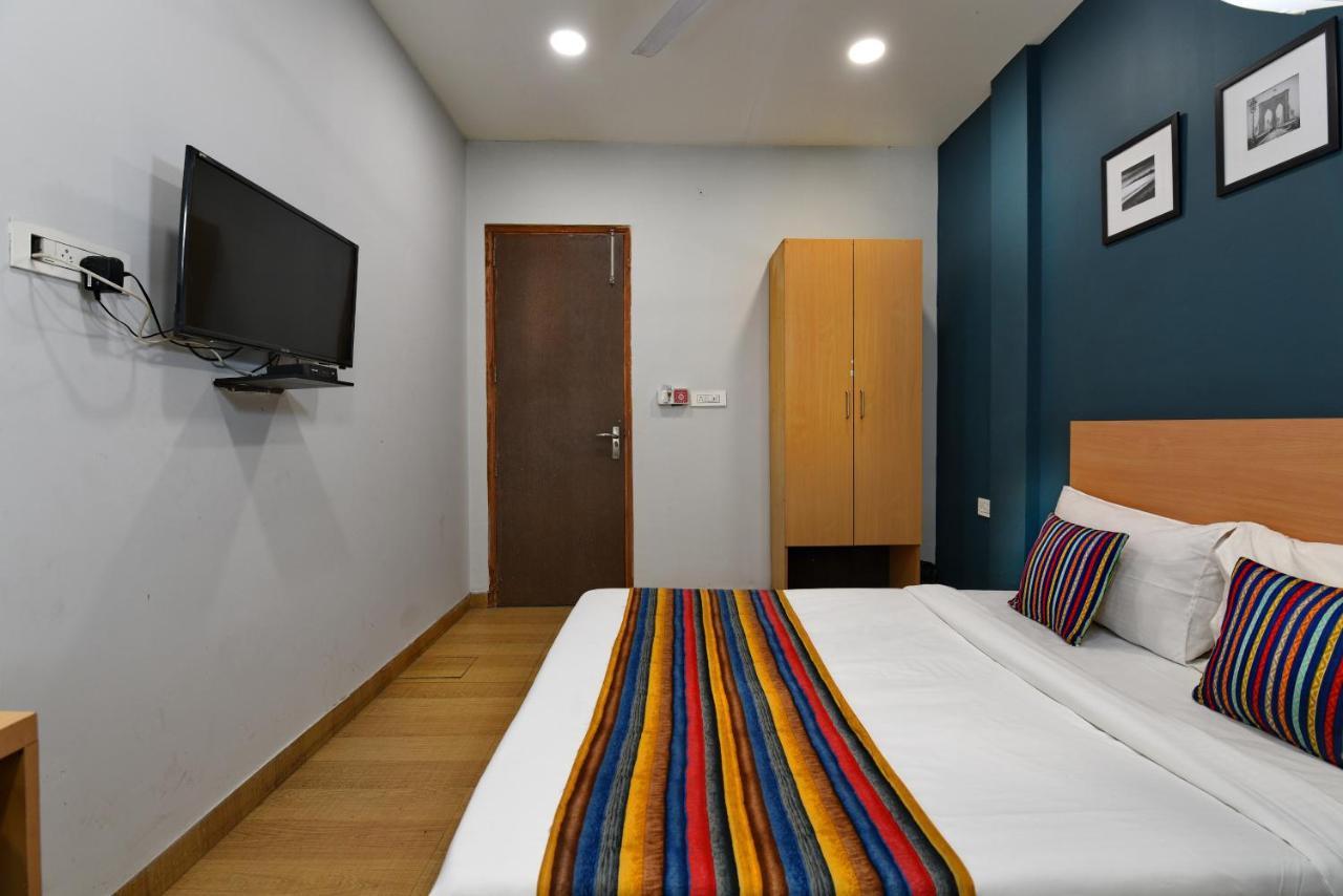 Silver Saffron Near Paschim Vihar Metro Station 3* New Delhi