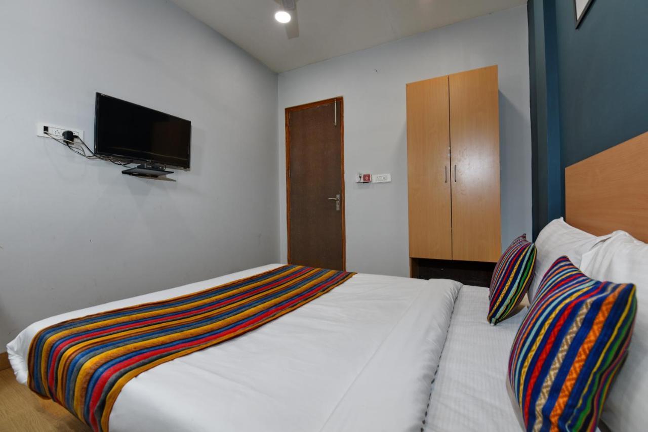 Silver Saffron Near Paschim Vihar Metro Station Hotel New Delhi