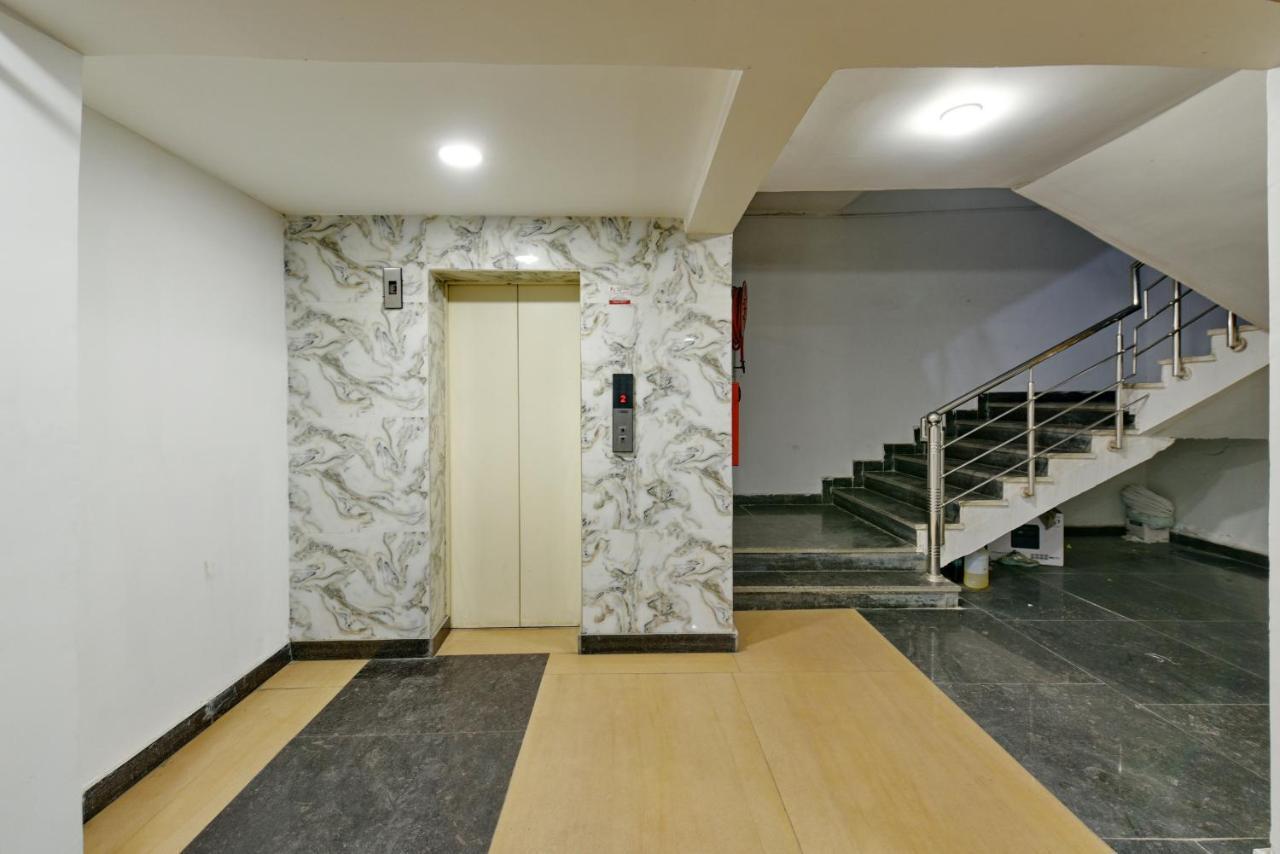 Silver Saffron Near Paschim Vihar Metro Station 3* New Delhi