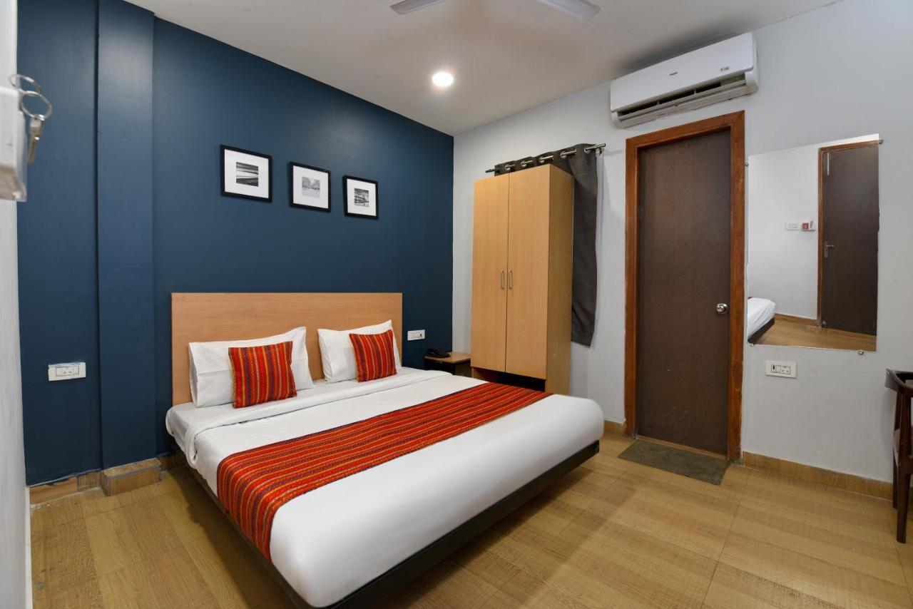 Silver Saffron Near Paschim Vihar Metro Station Hotel New Delhi